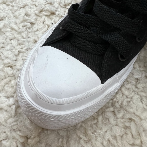 Chuck Taylor Converse - Picture 9 of 11